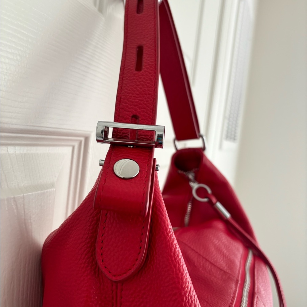 ZENCY MEDIUM RED PEBBLED TOP GRAIN LEATHER ADJUSTABLE STRAP FIVE POCKET HANDBAG - Picture 5 of 10